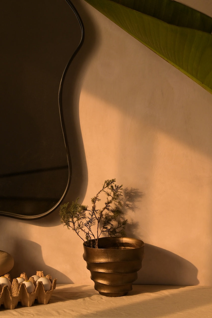 Willow Vase by Nara Livin