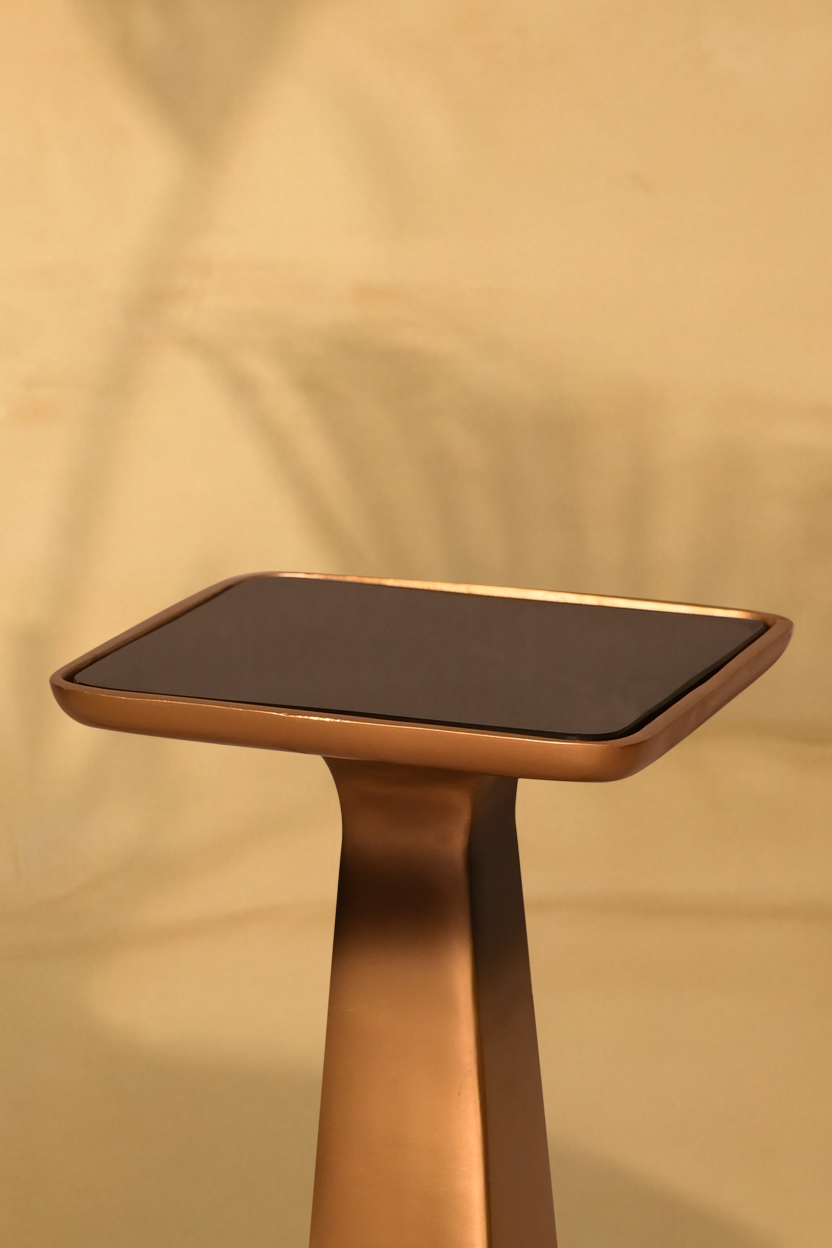 Avaan Table