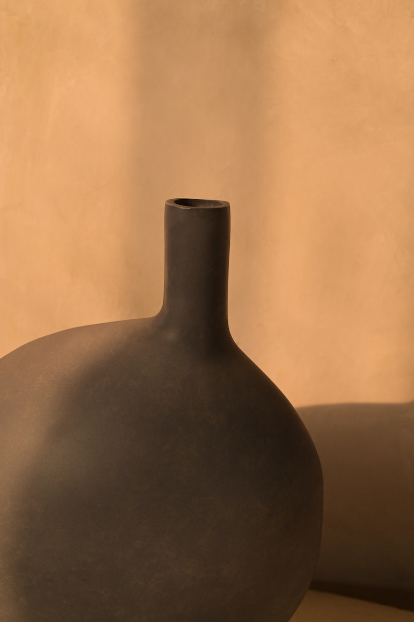 Amani Vase (set) by Nara Livin
