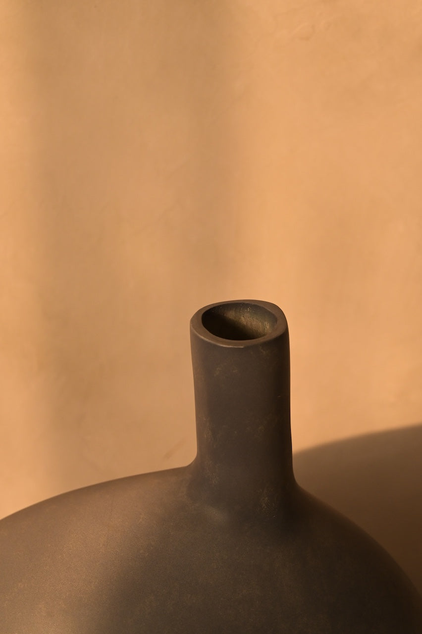 Amani Vase (set) by Nara Livin