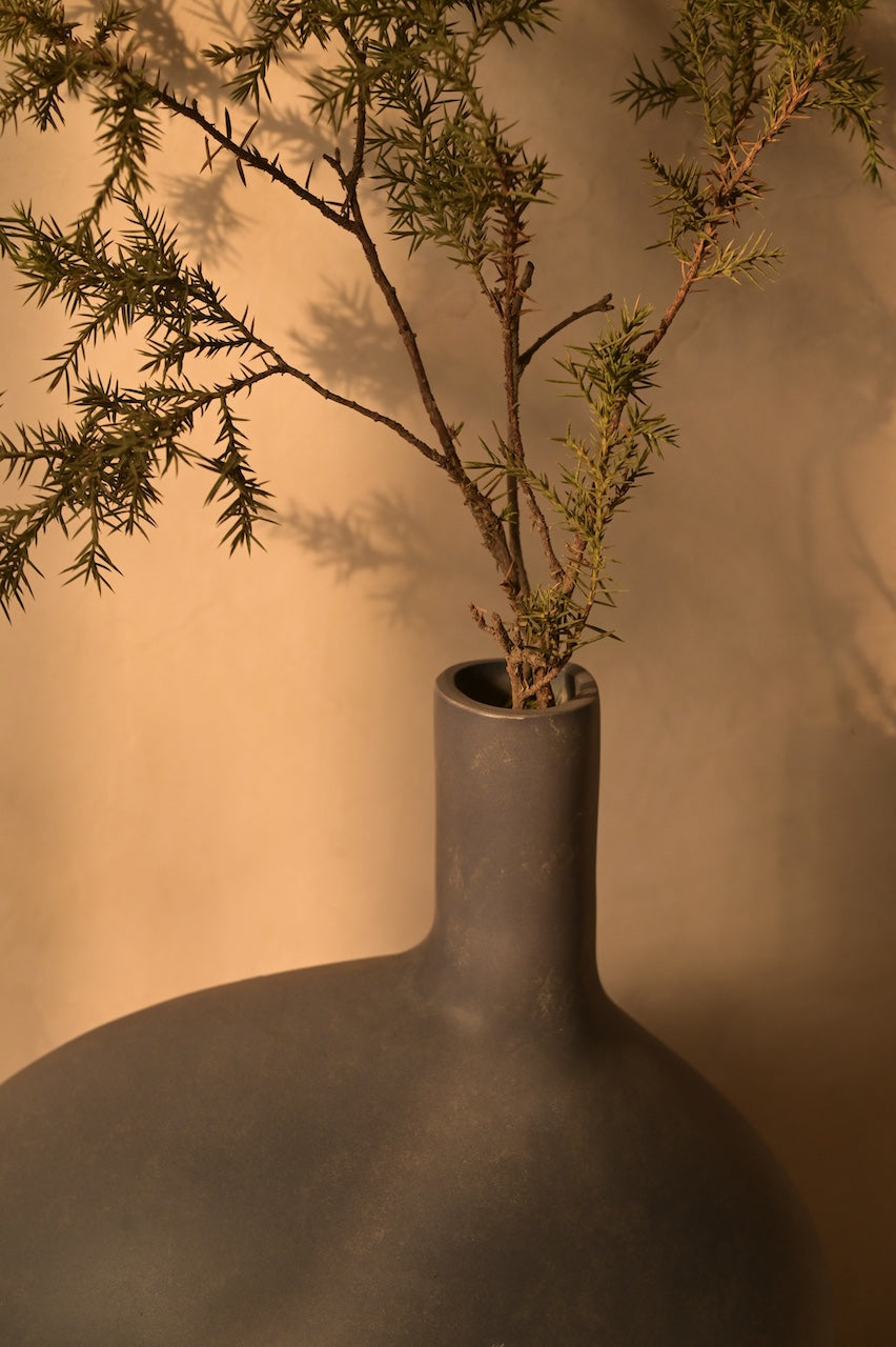 Amani Vase (set) by Nara Livin