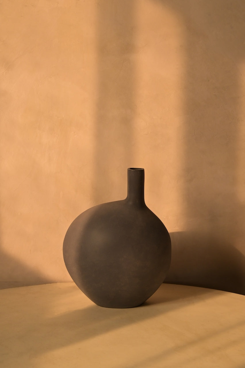 Amani Vase (set) by Nara Livin