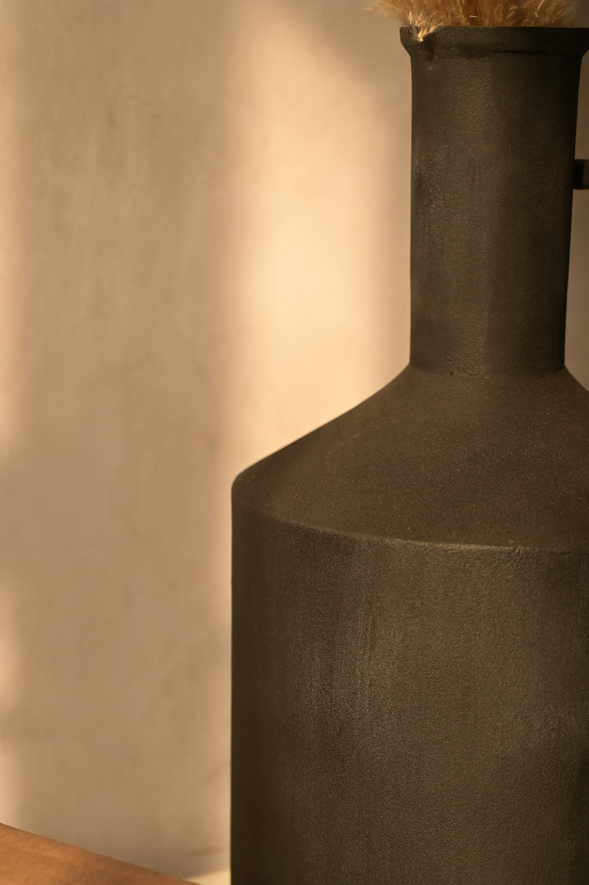 Noa Vase by Nara Livin