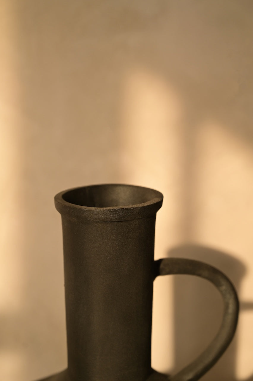 Noa Vase by Nara Livin