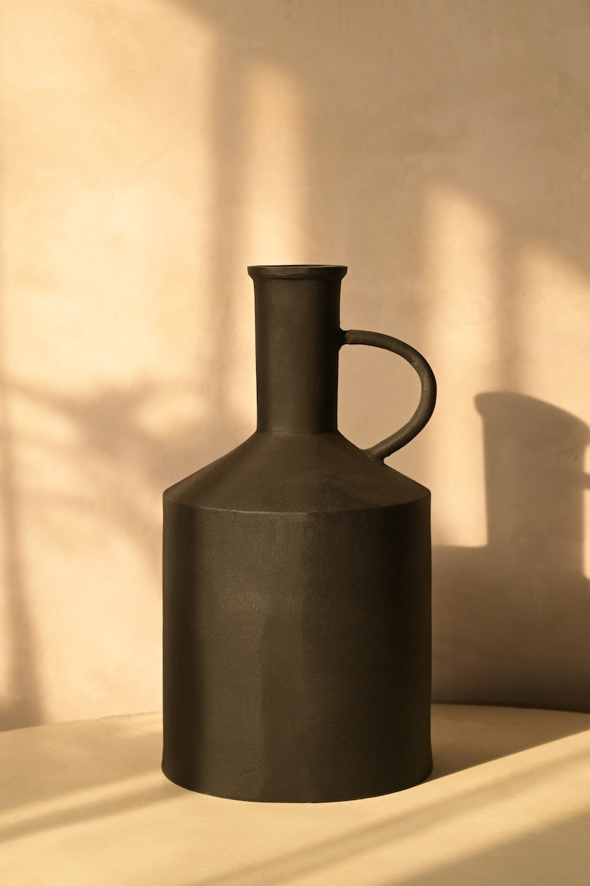 Noa Vase by Nara Livin