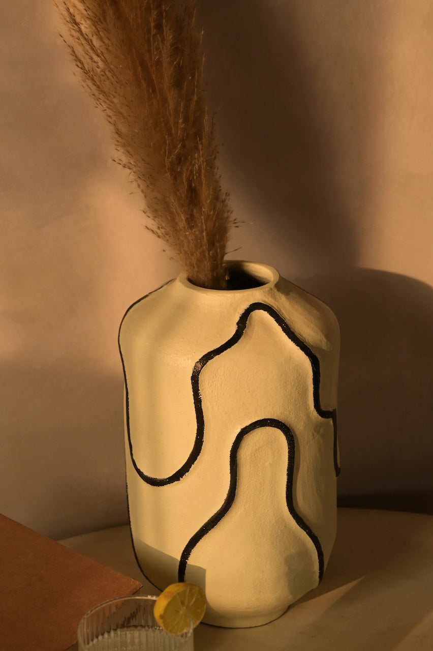 Sumi Vase by Nara Livin
