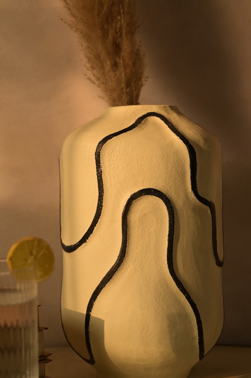 Sumi Vase by Nara Livin