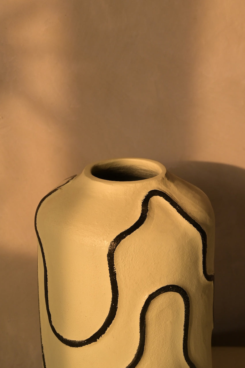 Sumi Vase by Nara Livin