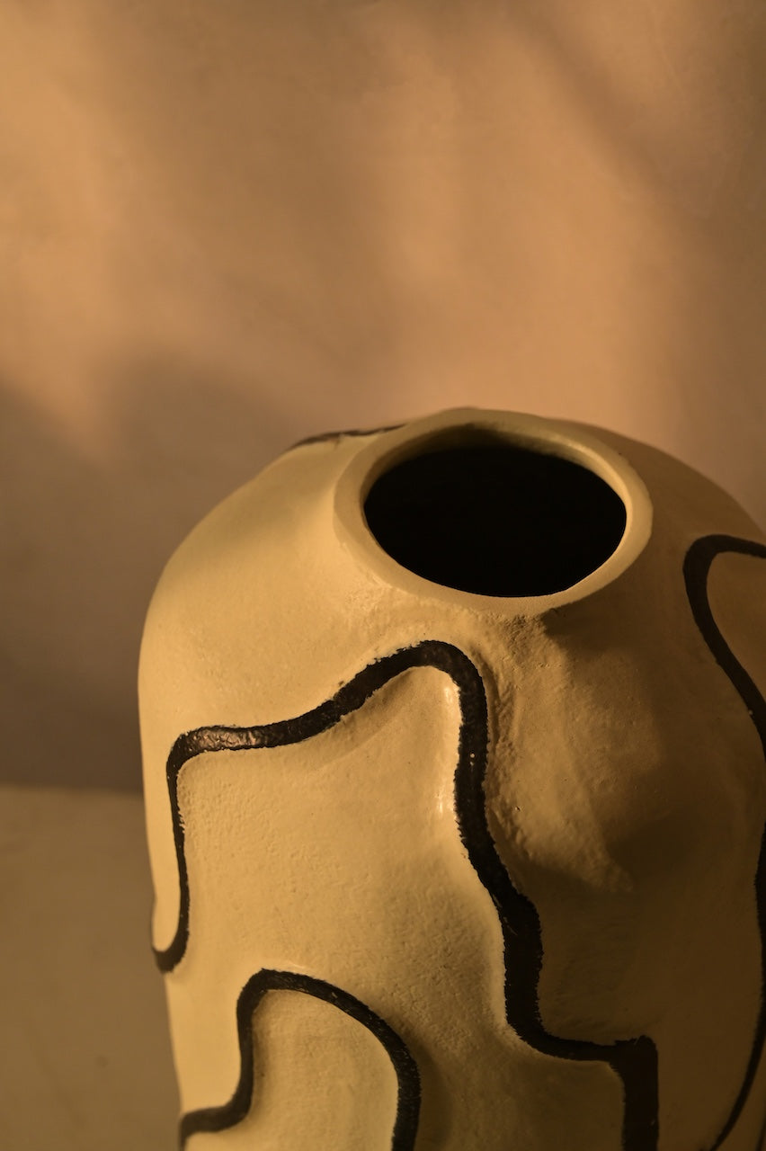 Sumi Vase by Nara Livin