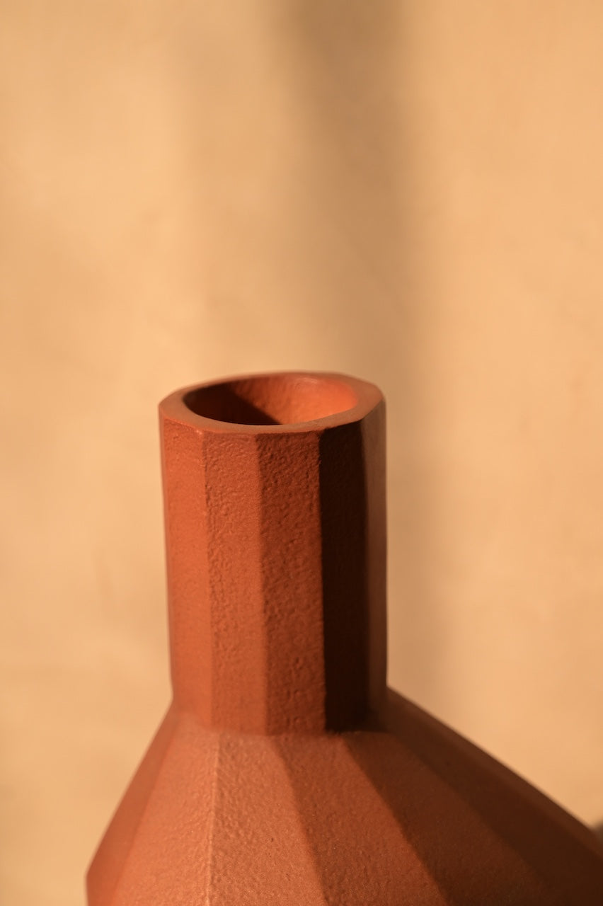 Vetra Vase by Nara Livin