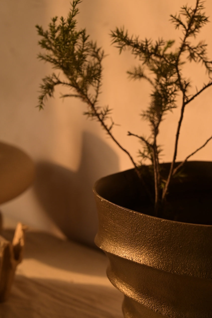 Willow Vase by Nara Livin